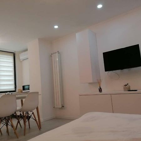Апартаменти White Studio Клуж-Напока Екстер'єр фото